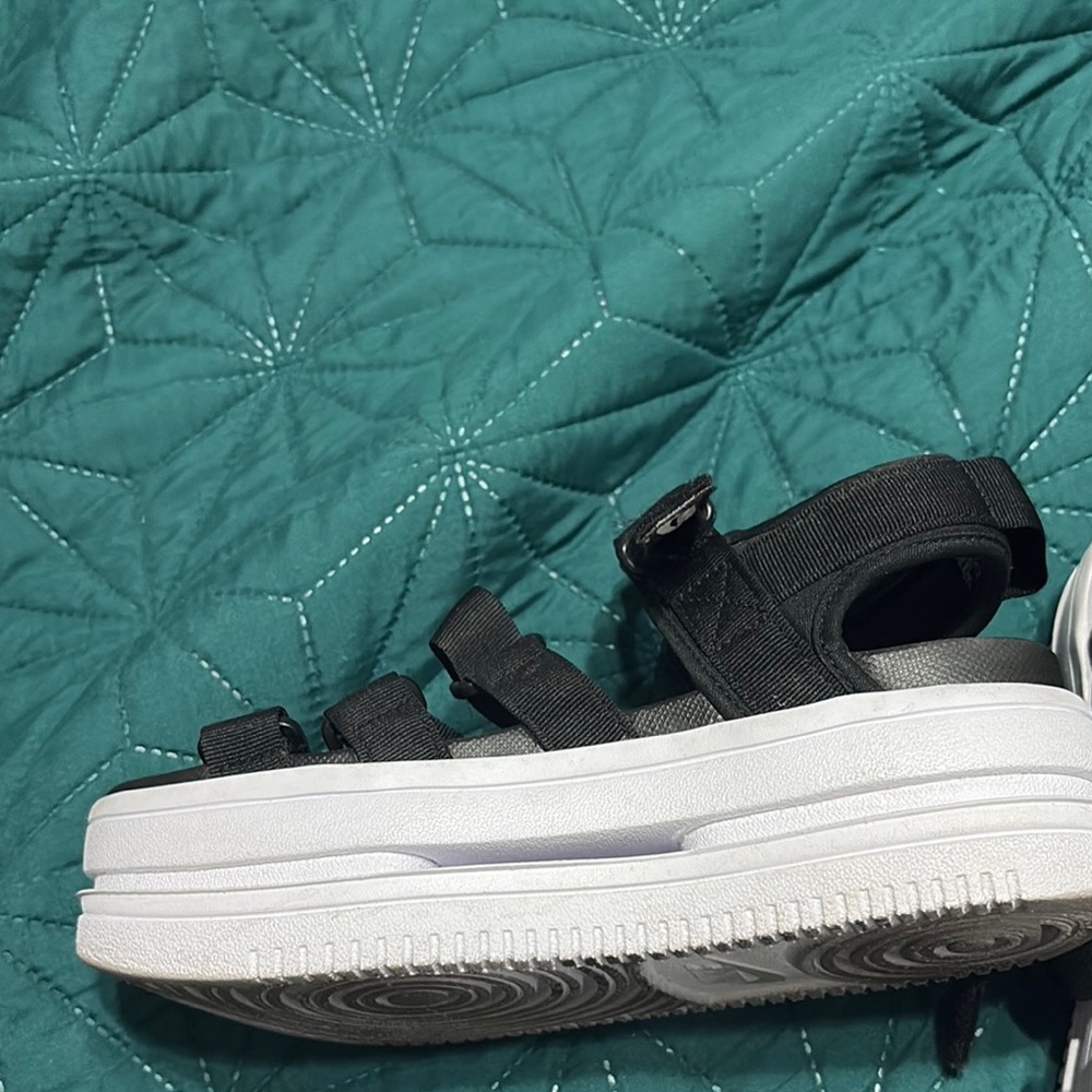 Nike women’s Black Strap Sandals - Picture 4 of 4